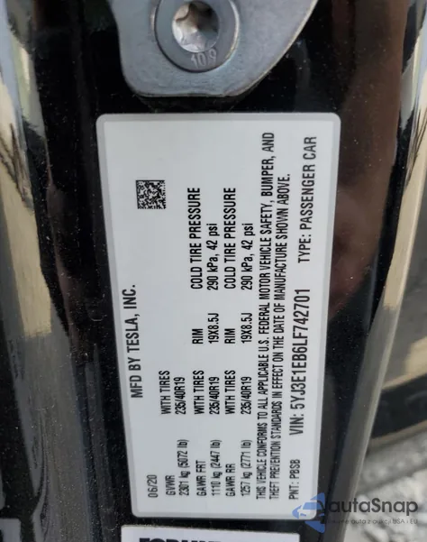 2020 Tesla Model 3 z USA, uszkodzony, nr VIN 5YJ3E1EB6LF742701